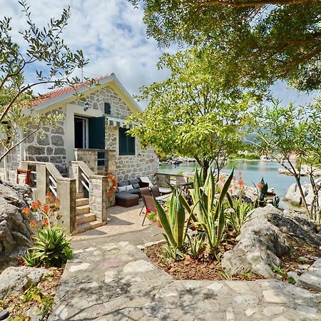 Holiday Home Brinic تيفات المظهر الخارجي الصورة